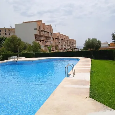 Amplio Estudio En アパート *